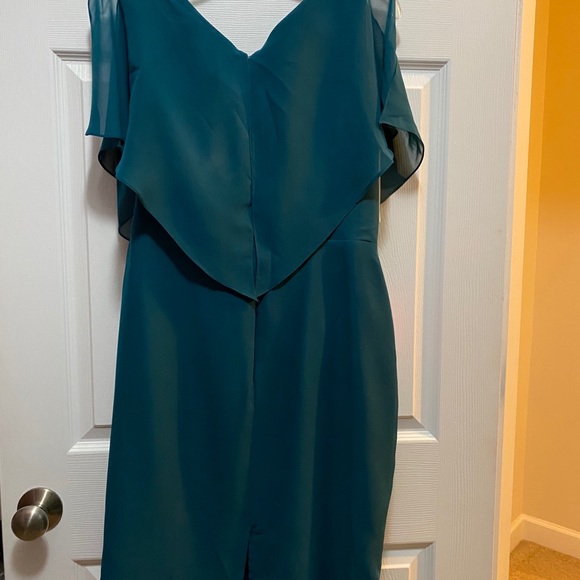 NWT V-Neck knee length dress. - Picture 4 of 5